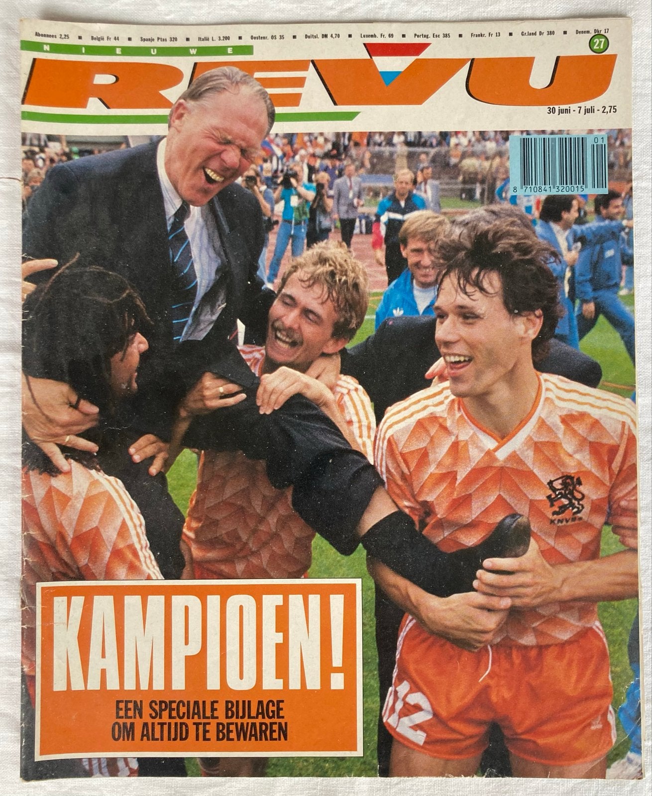 Nieuwe Revu 1988 EK Voetbal Kampioen! Ruud Gullit, Ophalen of Verzenden, Boek of Tijdschrift