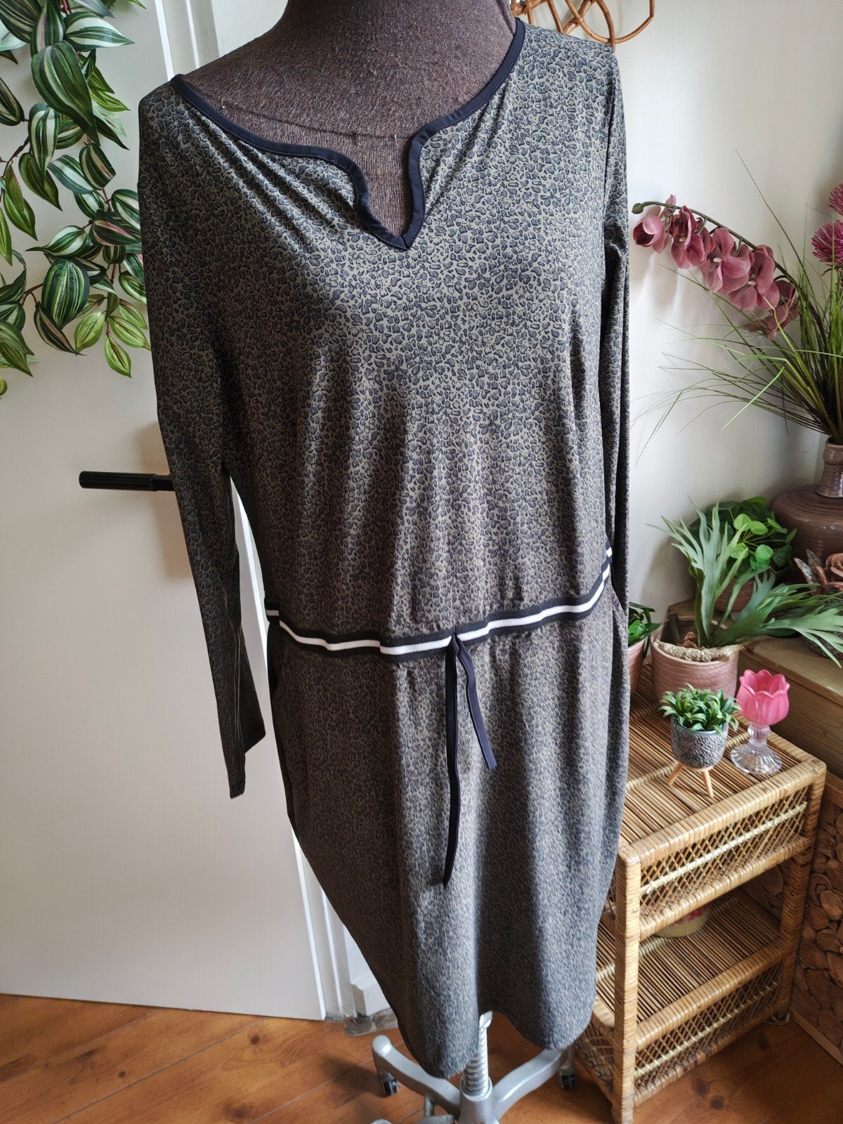 studio Anneloes jurk xl xxl groen panterprint travelstof, Kleding | Dames, Maat 46/48 (XL) of groter, Ophalen of Verzenden, Zo goed als nieuw