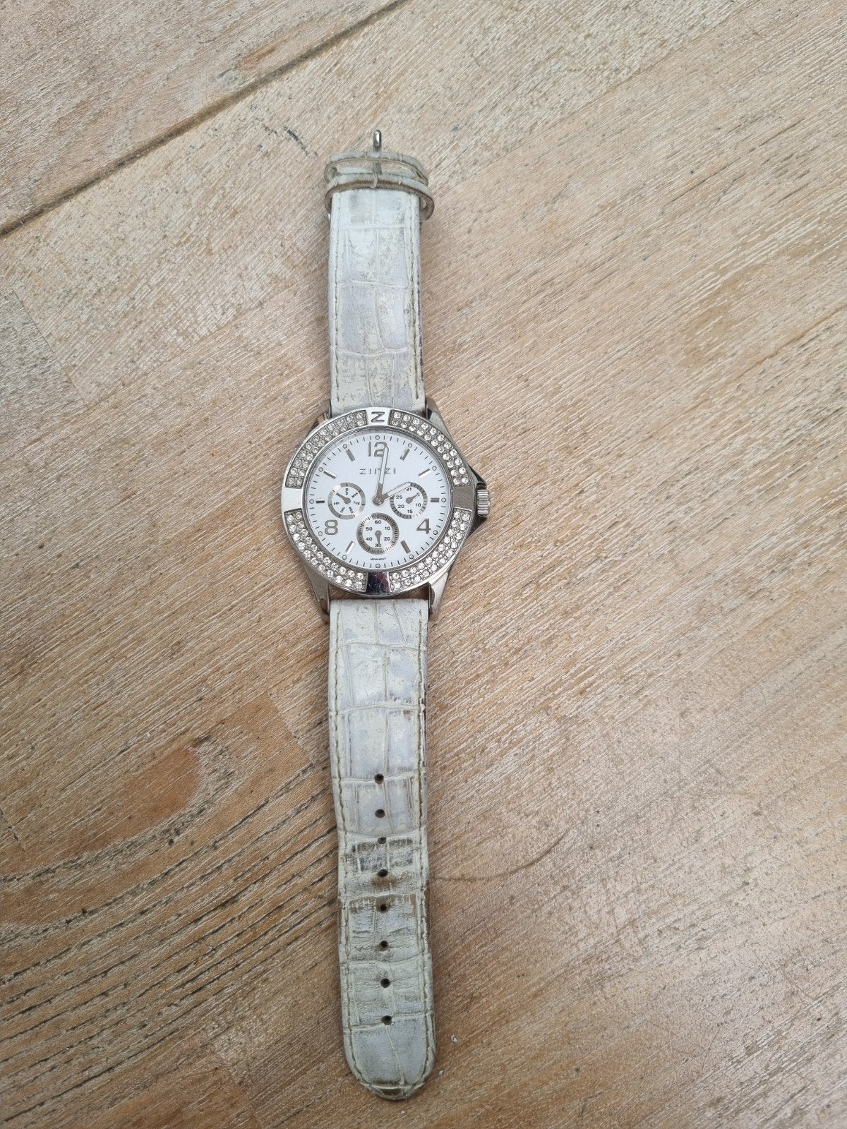 Zinzi dameshorloge met strass en witte leren band, Sieraden, Tassen en Uiterlijk, Overige merken, Staal, Polshorloge, Ophalen of Verzenden