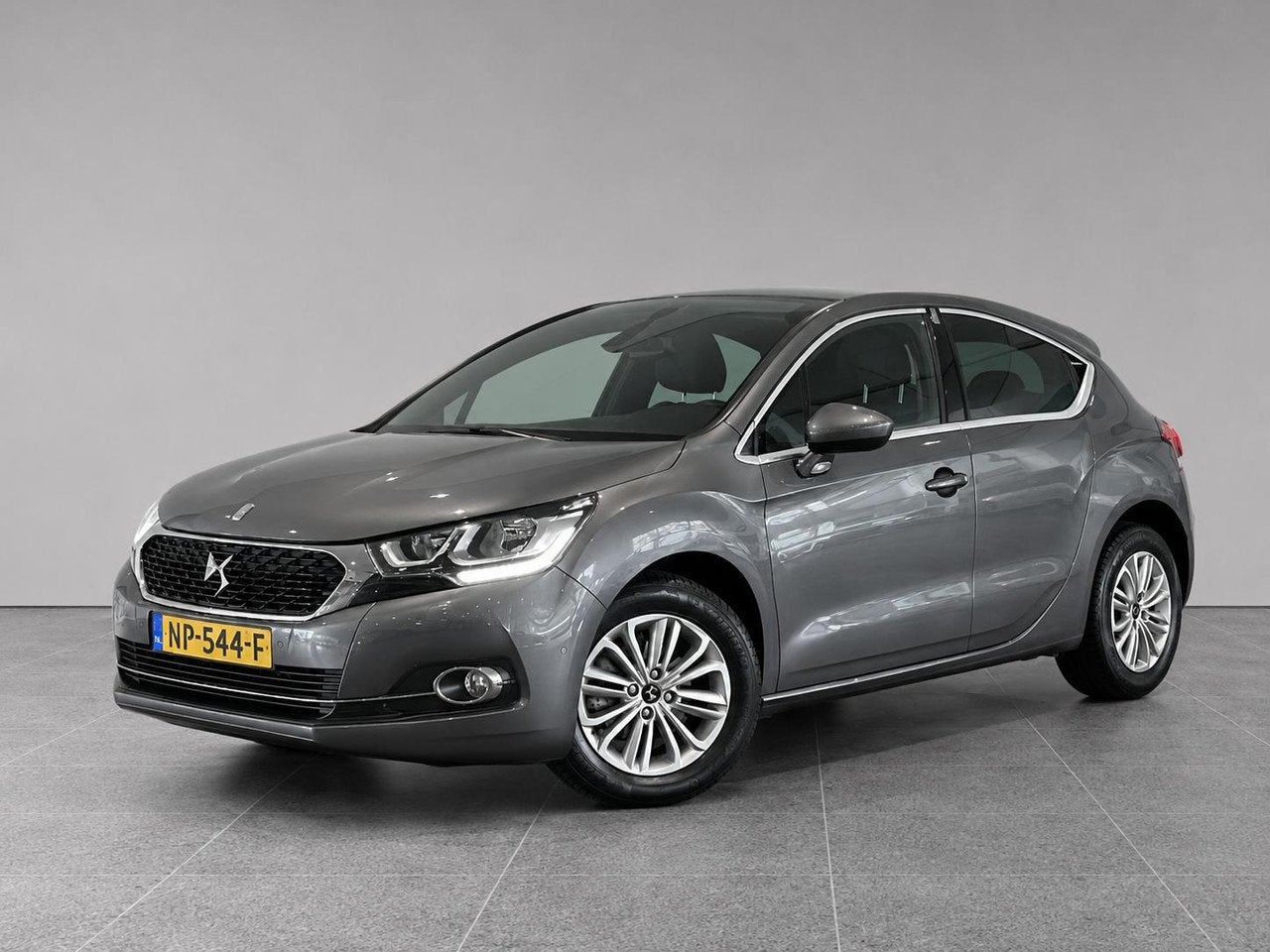 DS DS 4 Chic 5-deurs 1.2 Turbo 130pk | NAVI | DODEHOEKBEW. |, Auto's, Gebruikt, 1199 cc, Bedrijf, Handgeschakeld