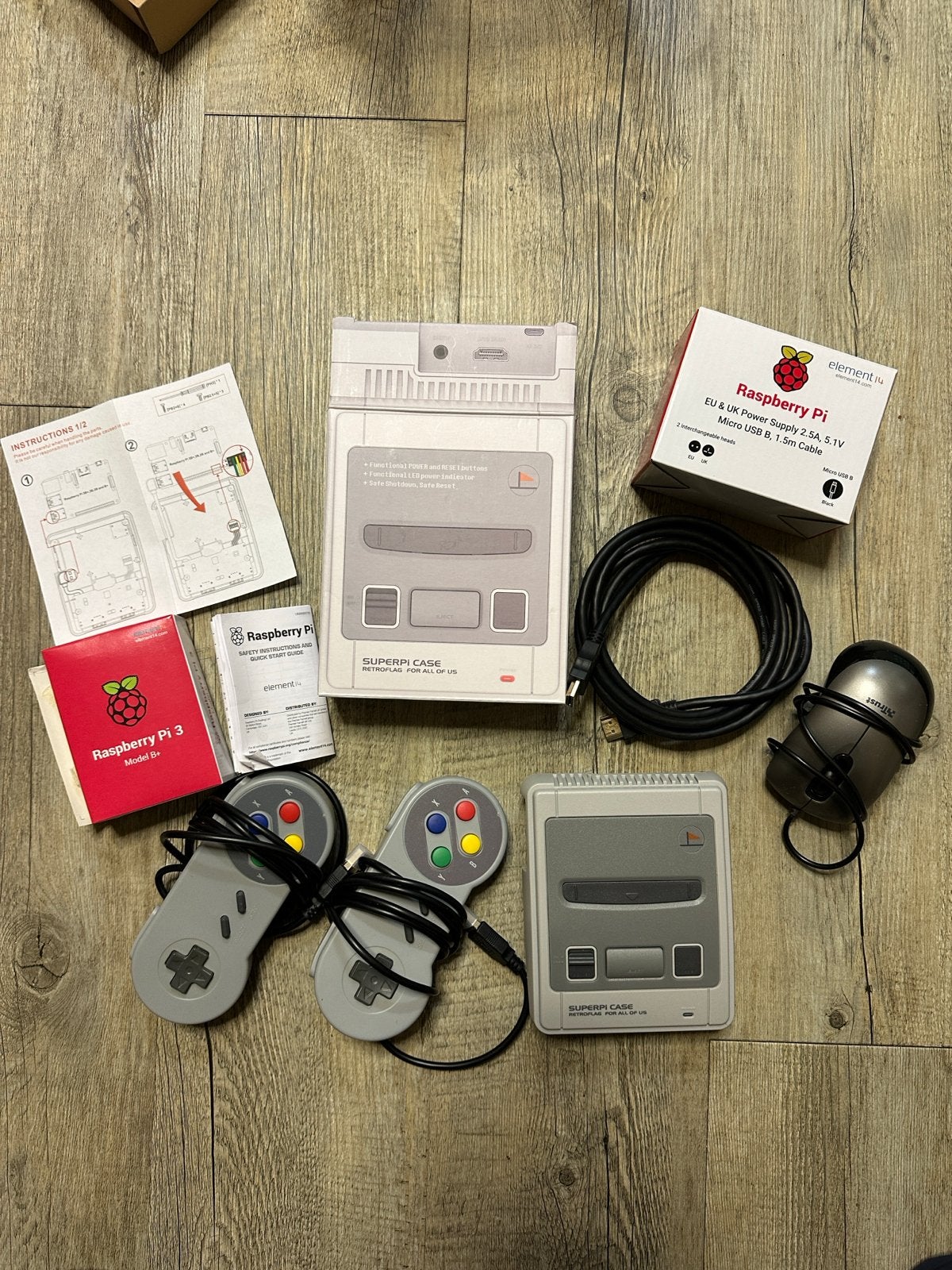 Raspberry Pi 3 B+ Retro Gameconsole met 2 controllers, Ophalen of Verzenden, Overige merken, Zo goed als nieuw