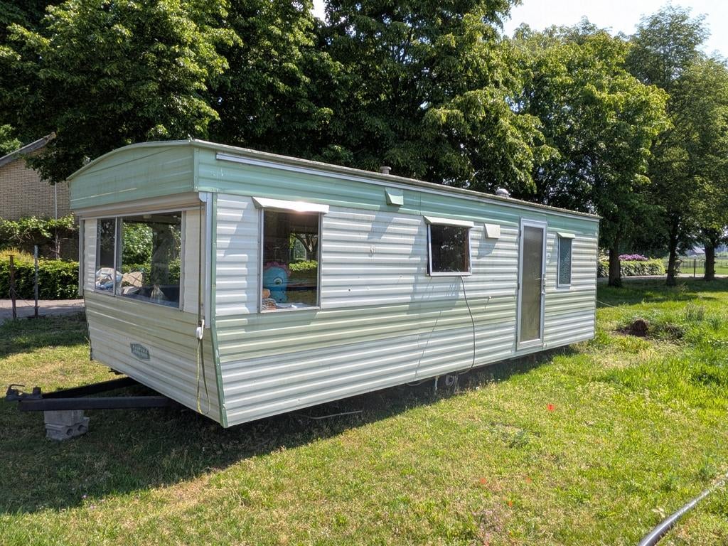 GRATIS: Caravan voor hobbyproject of keet - flinke opknapper