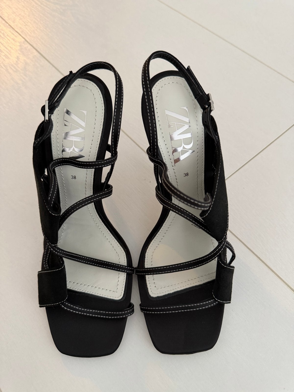 Zwarte Zara sandalen met hak - Maat 38, Ophalen of Verzenden, Zo goed als nieuw, Zwart, Sandalen of Muiltjes