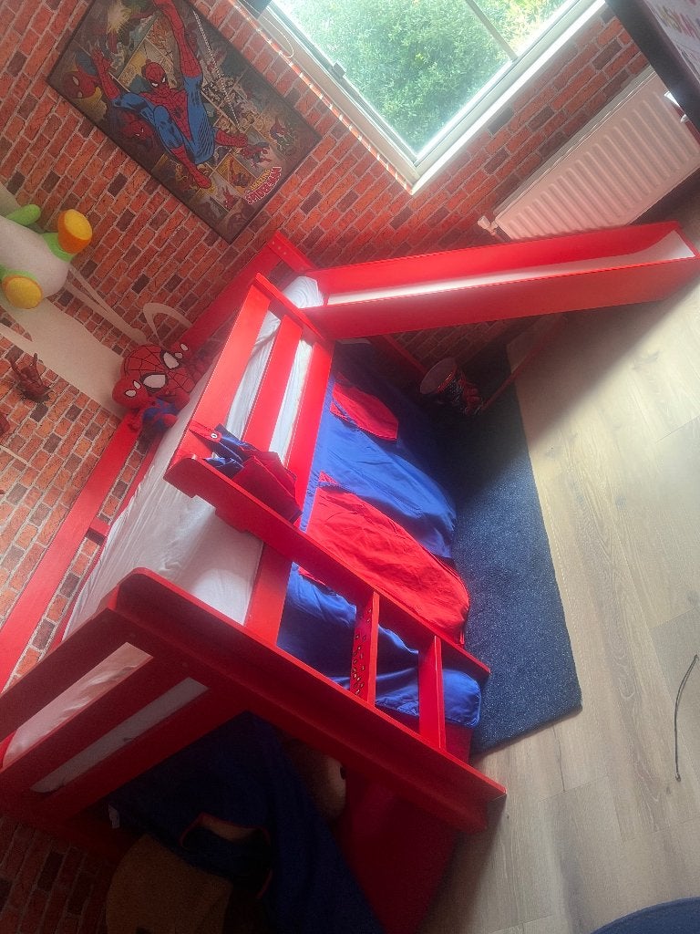 Kinderbed met glijbaan, Kinderen en Baby's, Kinderkamer | Bedden, Ophalen, 85 tot 100 cm, Gebruikt, Hoogslaper of Stapelbed