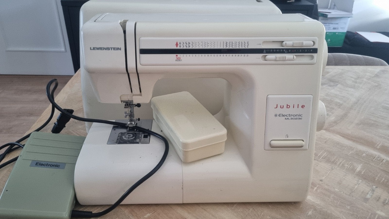 Lewenstein Jubile naaimachine, Hobby en Vrije tijd, Naaimachines en Toebehoren, Ophalen, Gebruikt, Naaimachine, Lewenstein