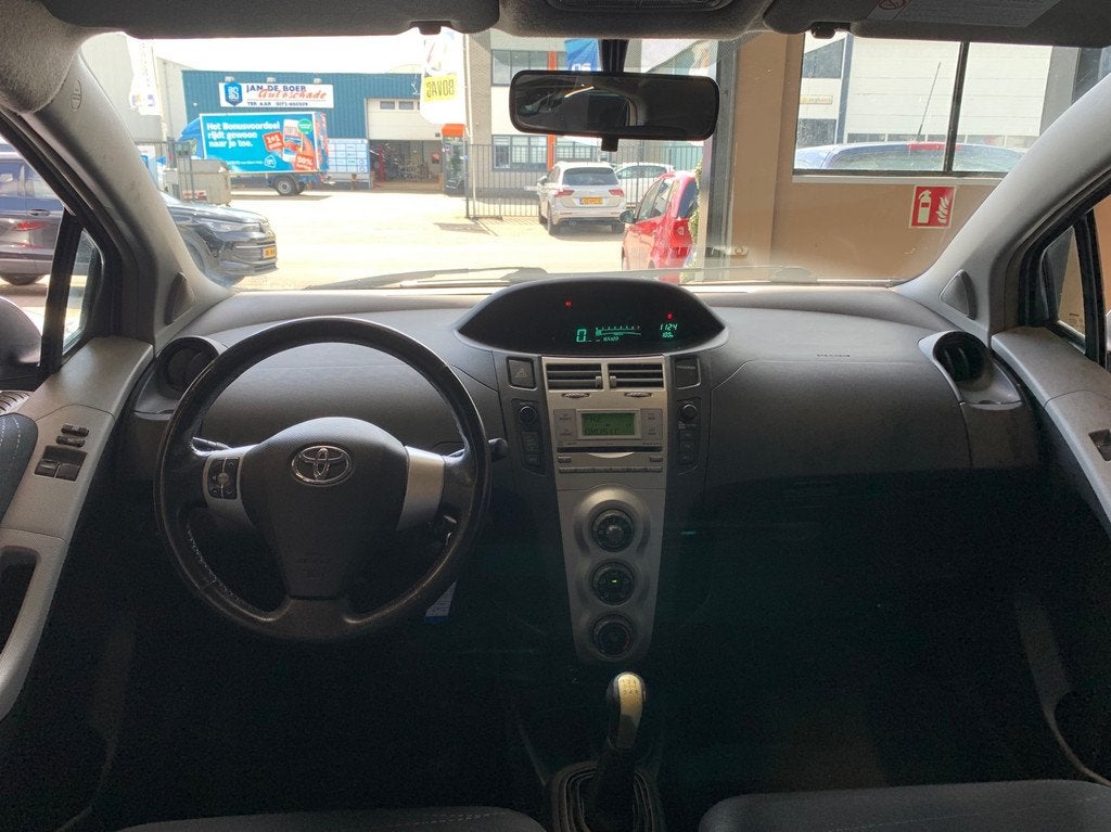 Toyota Yaris 1.3 VVTi Terra|Airco|El.Ramen|PDC|APK|5 Deurs, Voorwielaandrijving, Stof, Huisgarantie, 4 cilinders