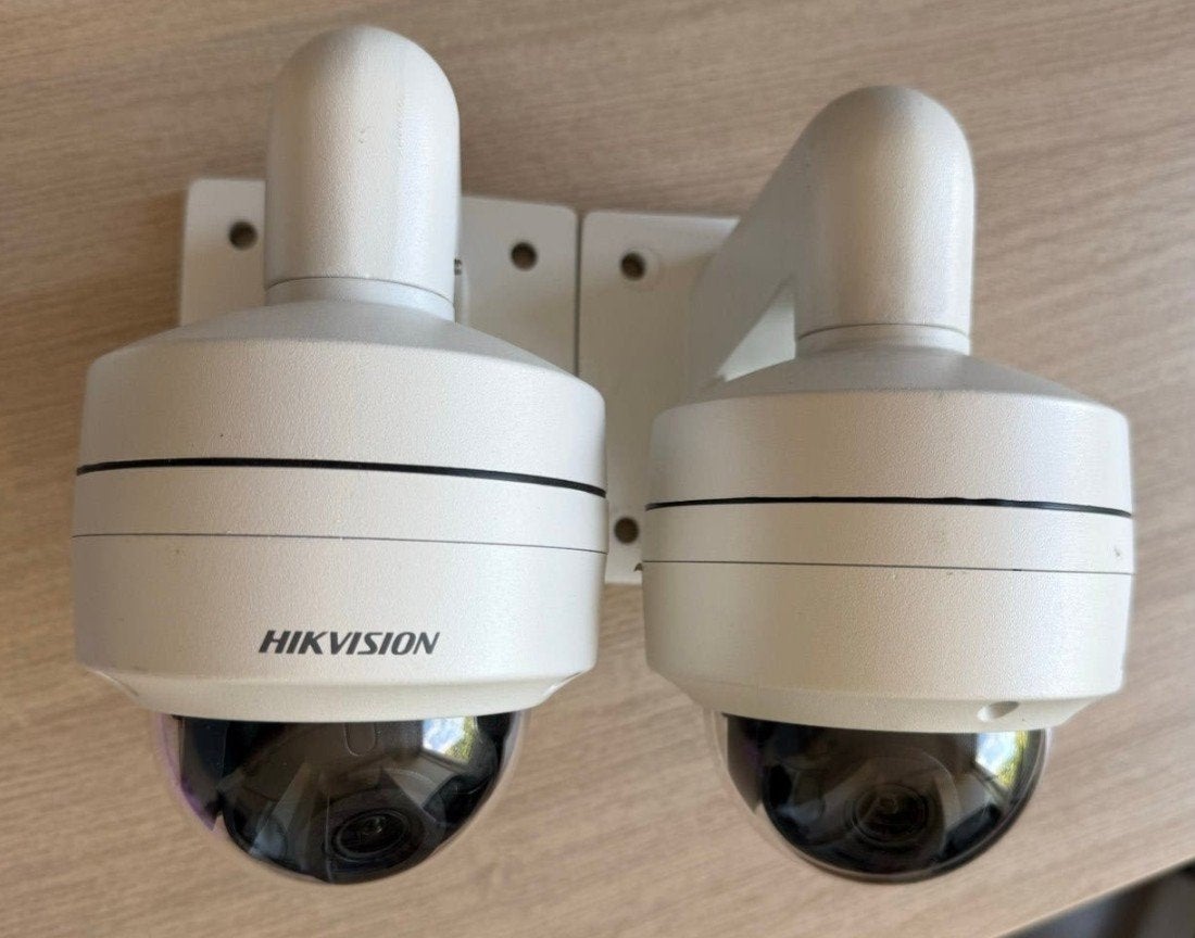 Hikvision nvr DS-7604NI-K1/4P plus 2 x 8 Mp camera's, Ophalen of Verzenden, Zo goed als nieuw, Buitencamera