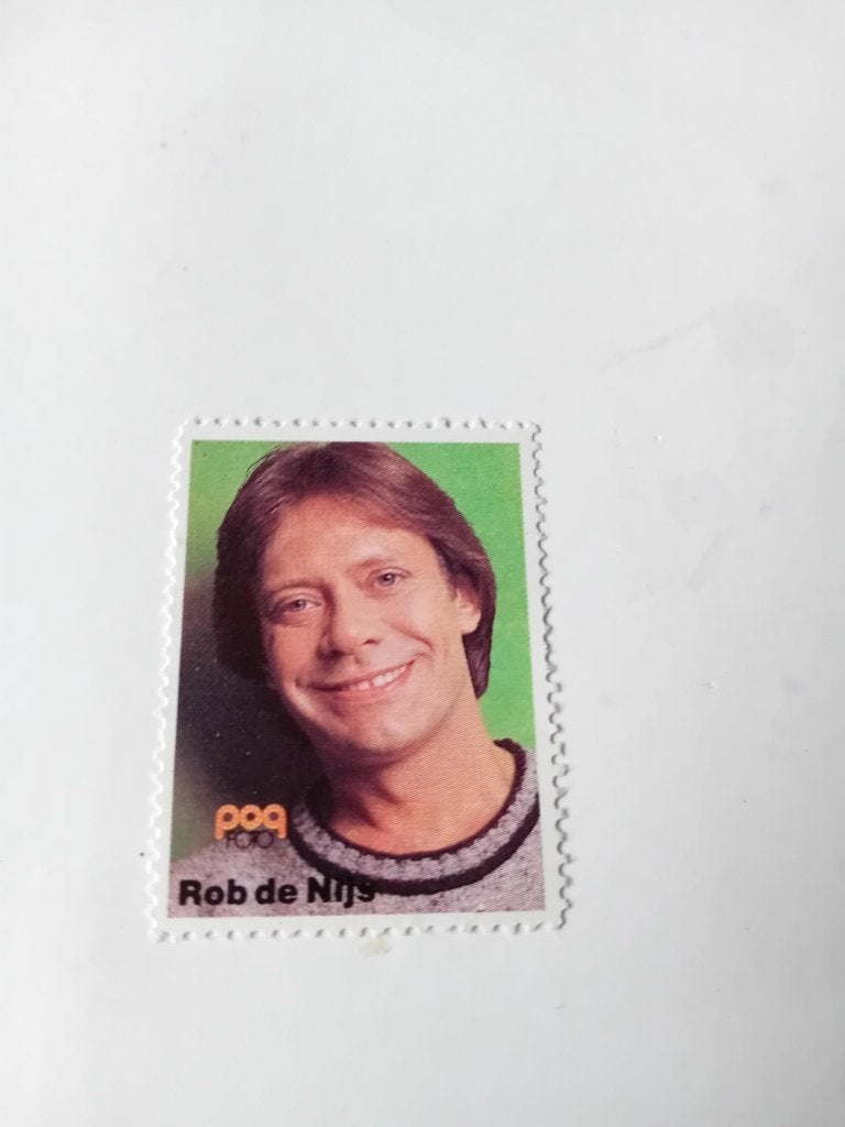 Rob de Nijs sluitzegel 2 Pop foto 4x3cm, Verzamelen, Ophalen of Verzenden, Zo goed als nieuw, Foto of Kaart