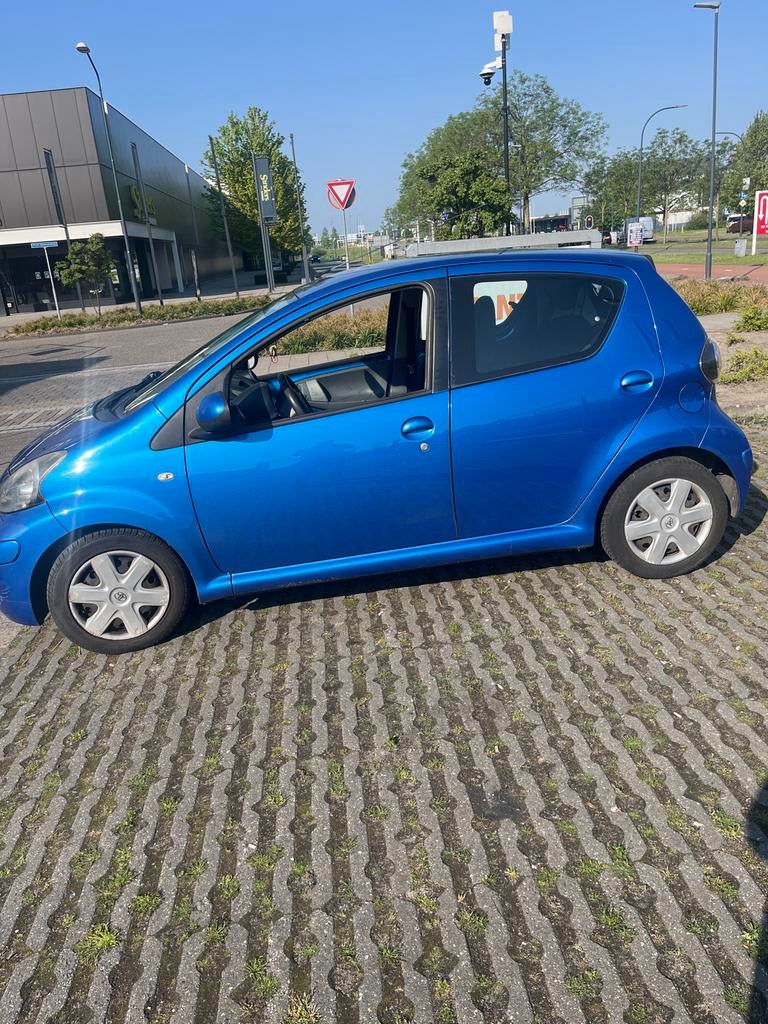 Toyota Aygo 1.0 12V Vvt-i 5DRS 2010 Blauw, Auto's, Toyota, Voorwielaandrijving, 68 pk, Origineel Nederlands, Handgeschakeld