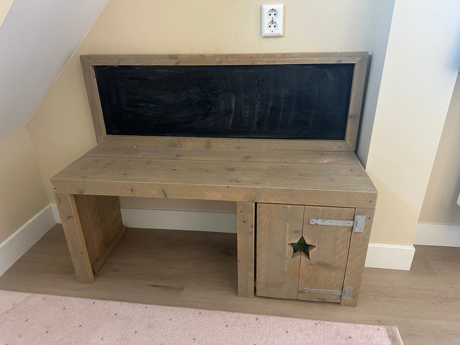 Super leuke kledingkast en bureau voor kinderkamer, Ophalen, Gebruikt, 160 tot 180 cm, 70 tot 85 cm