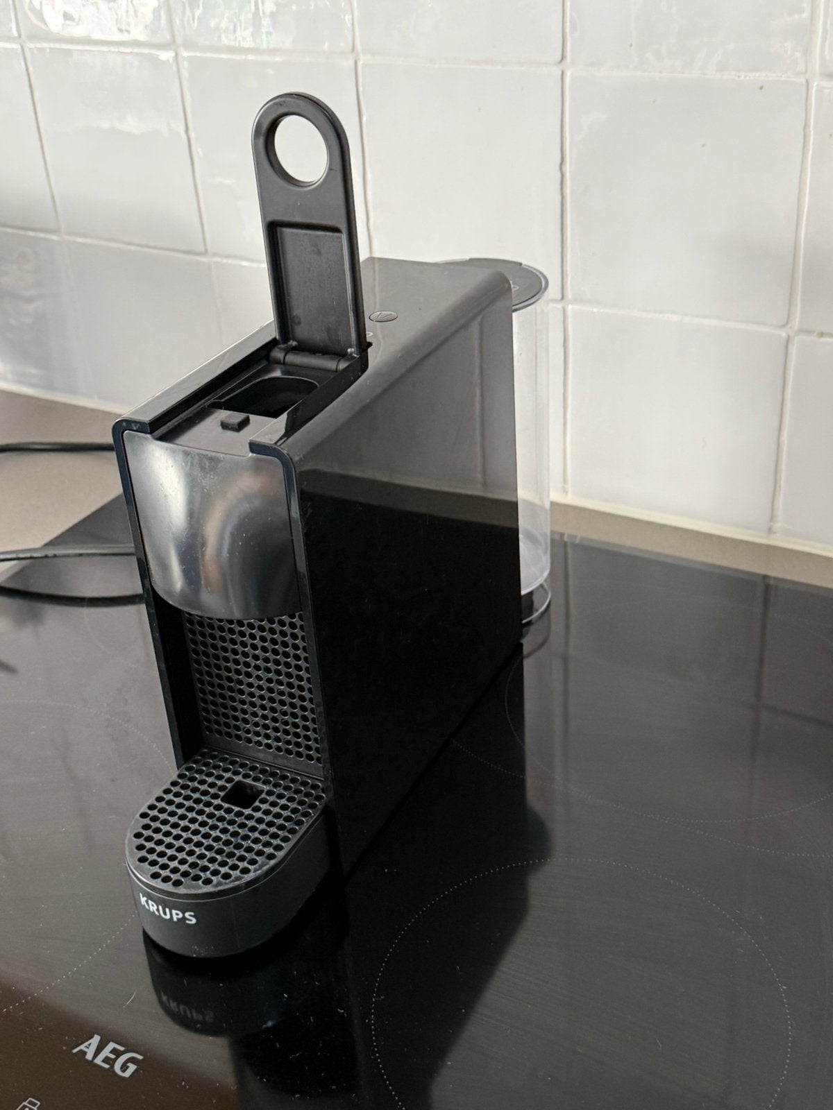 Krups Nespresso Essenza Mini – mei 2024 – zeer nette staat, 10 kopjes of meer, Ophalen of Verzenden, Zo goed als nieuw, Koffiemachine