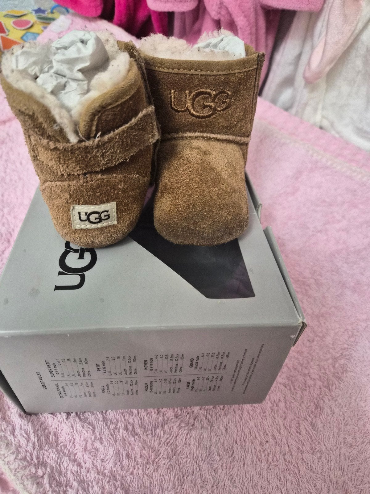 UGG Jesse II baby laarsjes - maat 18 (EU), UGG, Jongetje of Meisje, Laarsjes, Ophalen of Verzenden