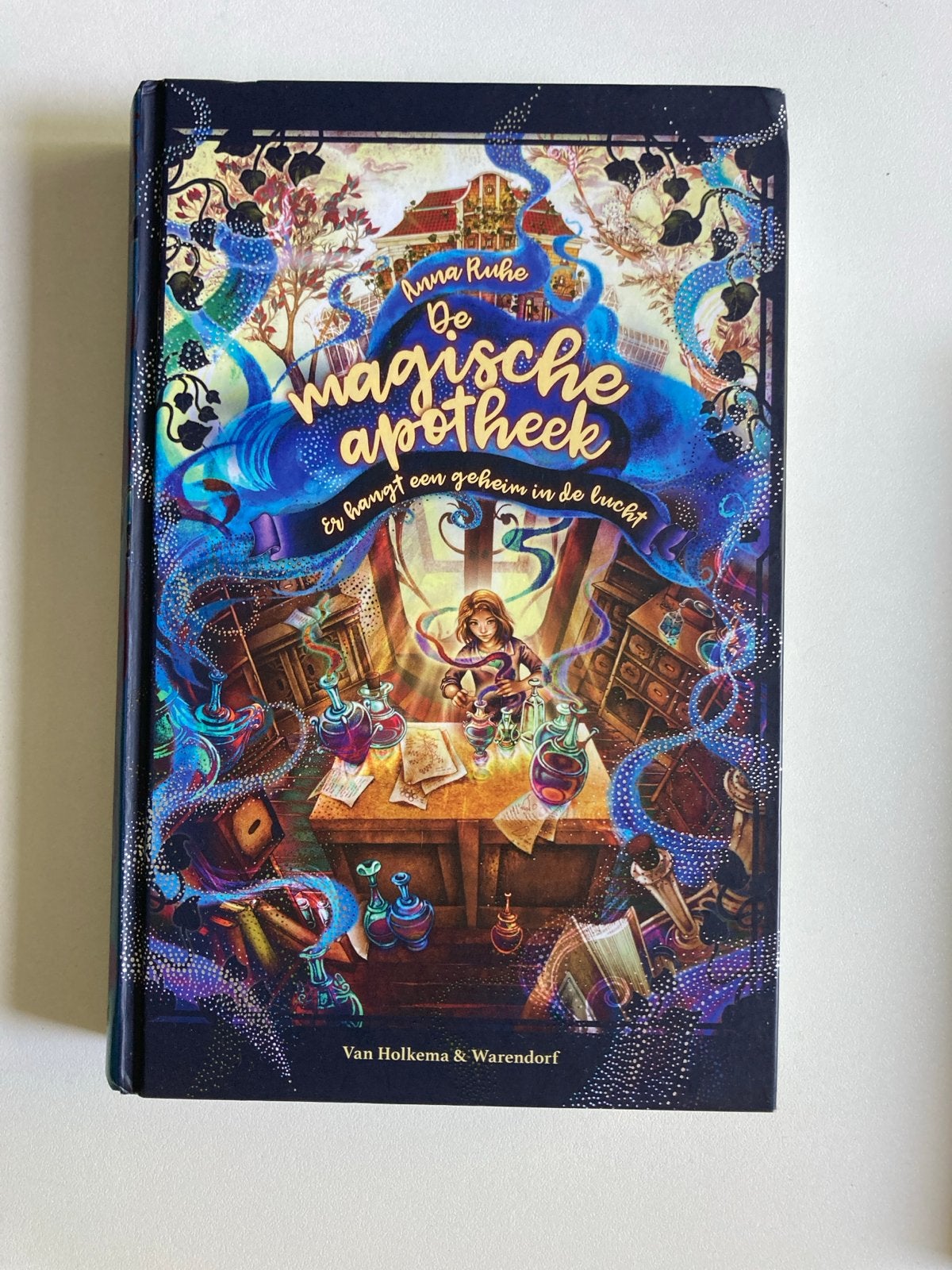 De Magische Apotheek - Er Hangt een Geheim in de Lucht, Boeken, Ophalen of Verzenden, Zo goed als nieuw, Fictie