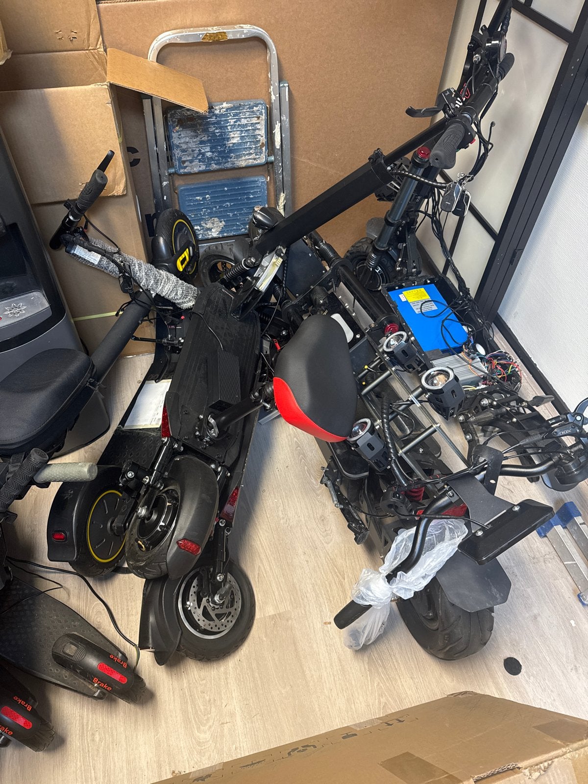 8 gebruikte elektrische steps voor reparatie/onderdelen, Ophalen, Gebruikt, Info@shoppenvooriedereen.nl, Almere