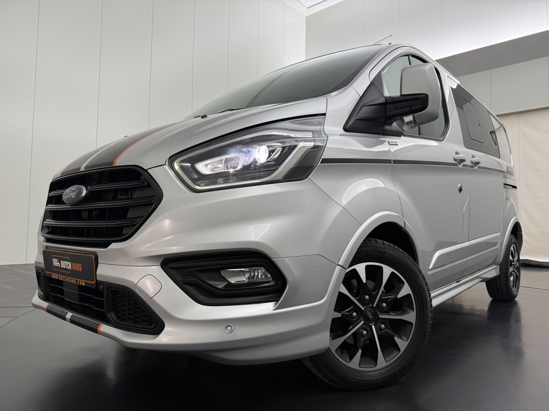 Ford Transit Custom 2.0TDCi 185PK Automaat Sport Dubbele Cab, Auto's, Automaat, Dealer onderhouden, Stof, Gebruikt