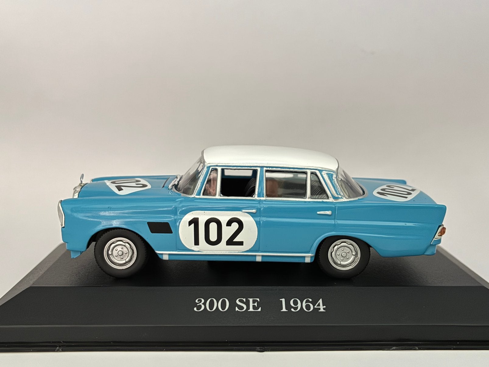 Mercedes 300SE #102 24H SPA (Type W112) 1964 - DeAgostini, Hobby en Vrije tijd, Modelauto's | 1:43, Ophalen of Verzenden, Nieuw