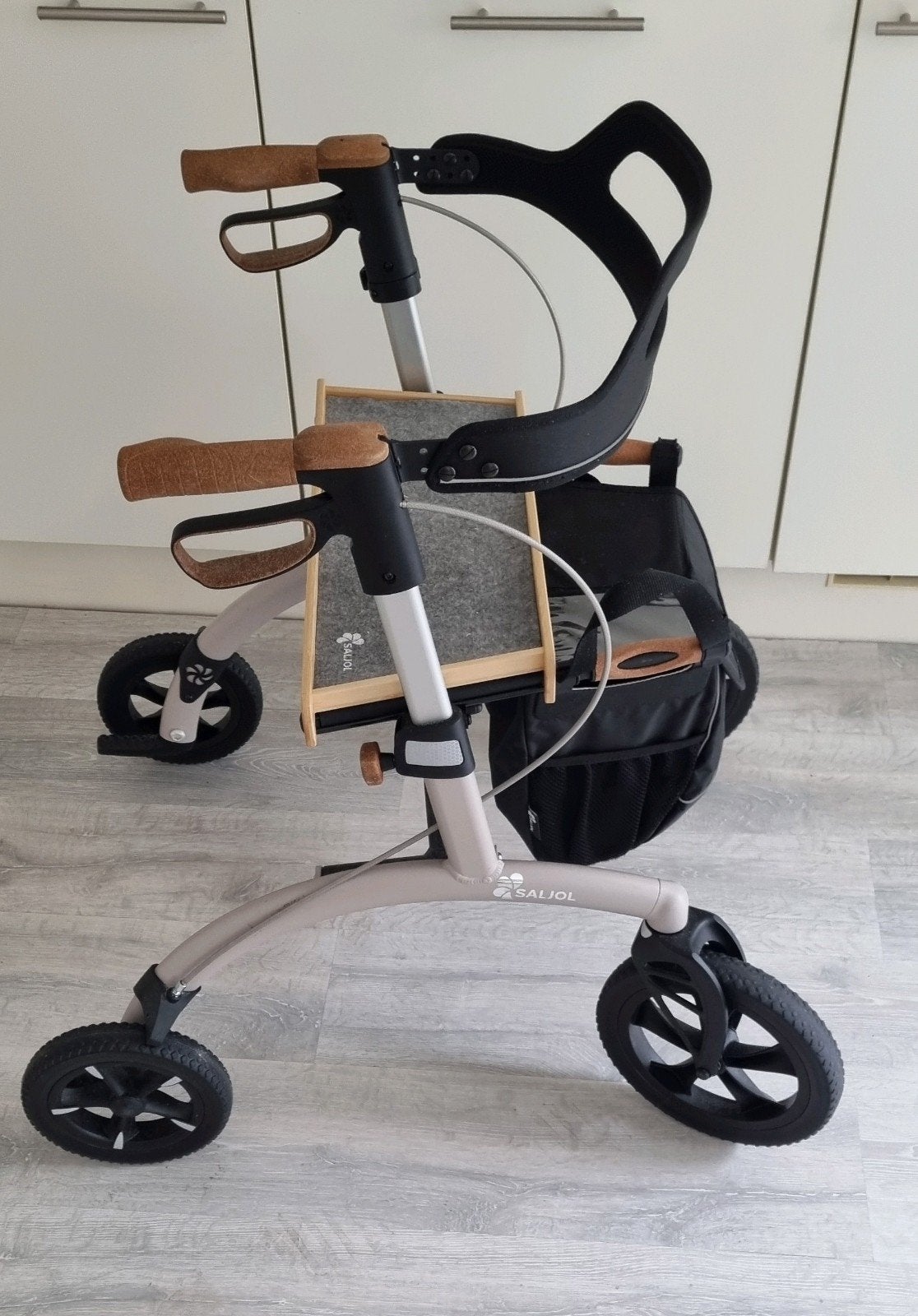 Saljol lichte rollator te koop wegens overlijden, Diversen, Rollators, Ophalen, Lichtgewicht, Zo goed als nieuw