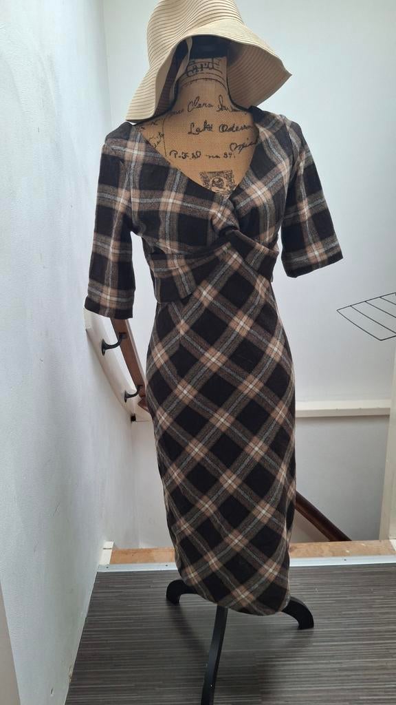 Elegante geruite jurk met strikdetail, Bruin, Ophalen of Verzenden, Knielengte, Maat 36 (S)