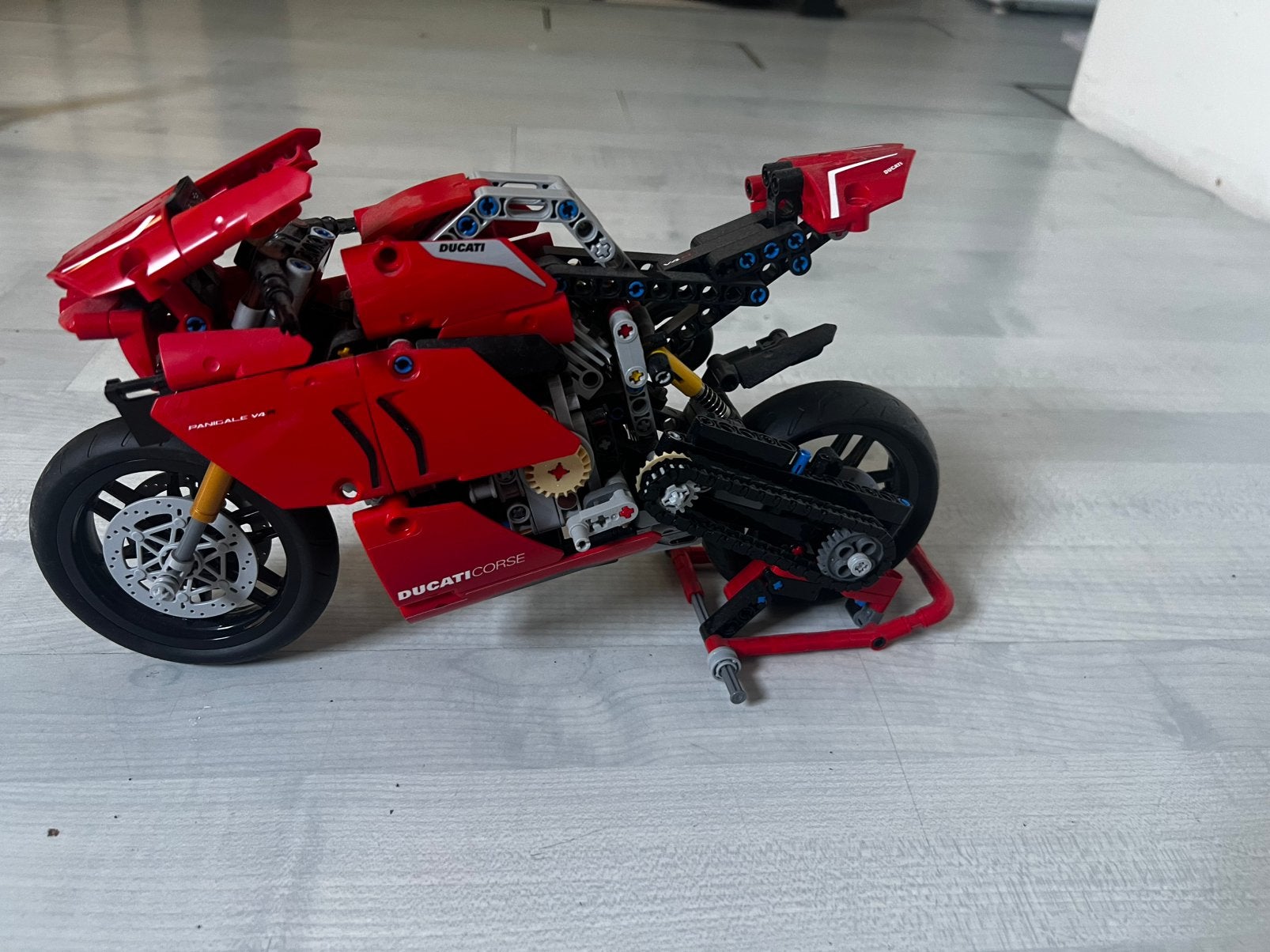 LEGO Technic 42107 Ducati Panigale V4 R – compleet met doos, Ophalen of Verzenden, Zo goed als nieuw