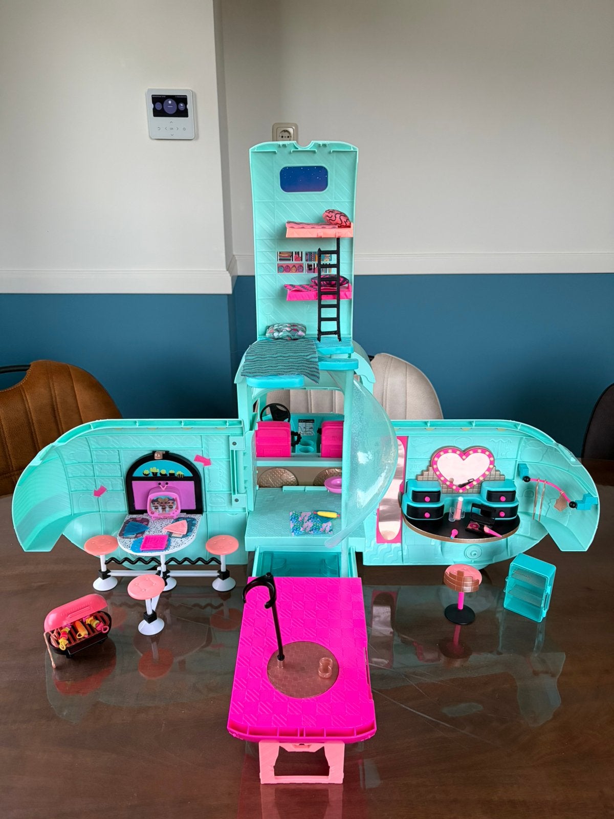 LOL glamper, Ophalen, Zo goed als nieuw, Poppenhuis