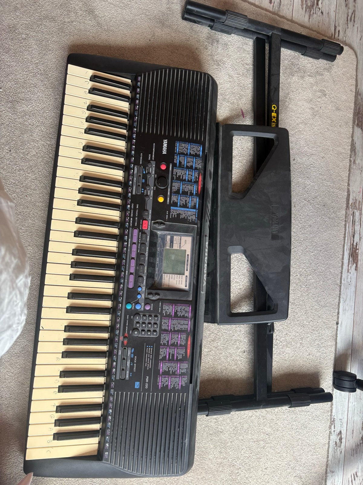 Yamaha PSR-220 Keyboard met invouwbare standaard, Muziek en Instrumenten, Ophalen, Yamaha, Met standaard, 61 toetsen