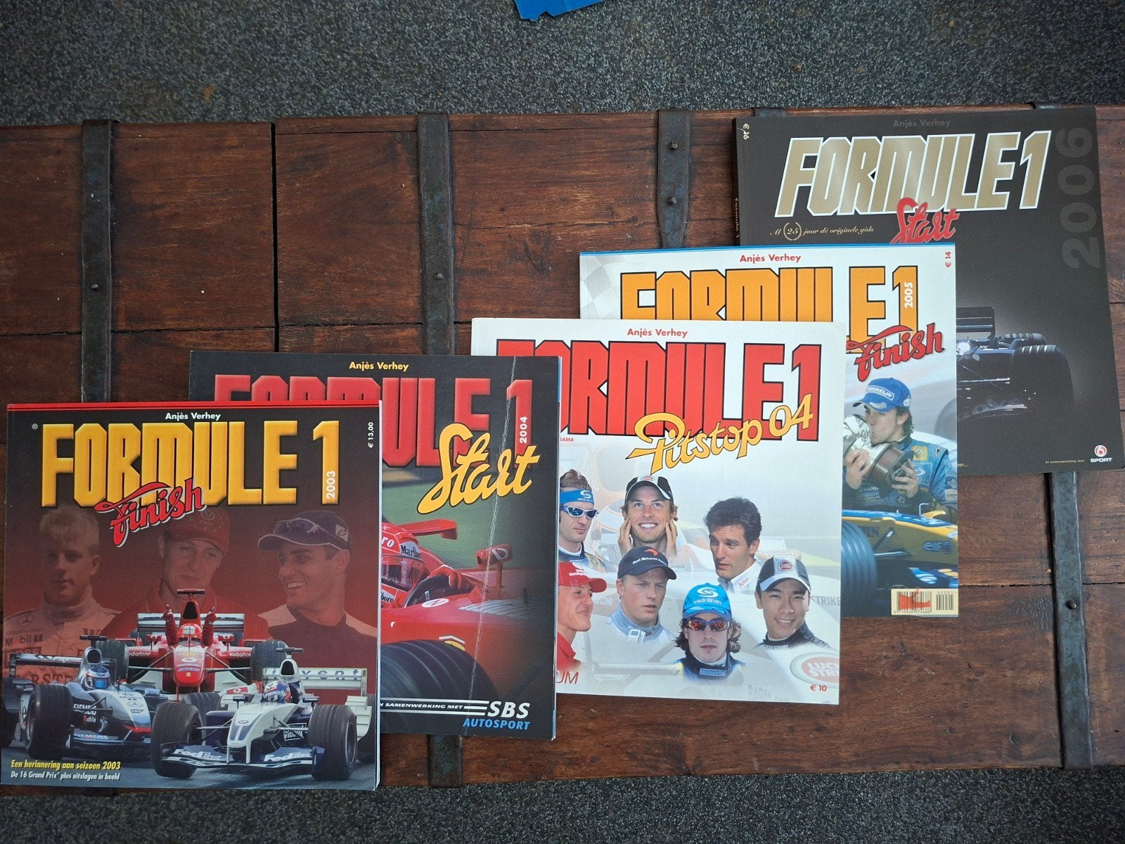 Formule 1 Jaarboeken 2003-2006 - Anjes Verhey, Ophalen of Verzenden, Gelezen, Algemeen, Anjes Verhey