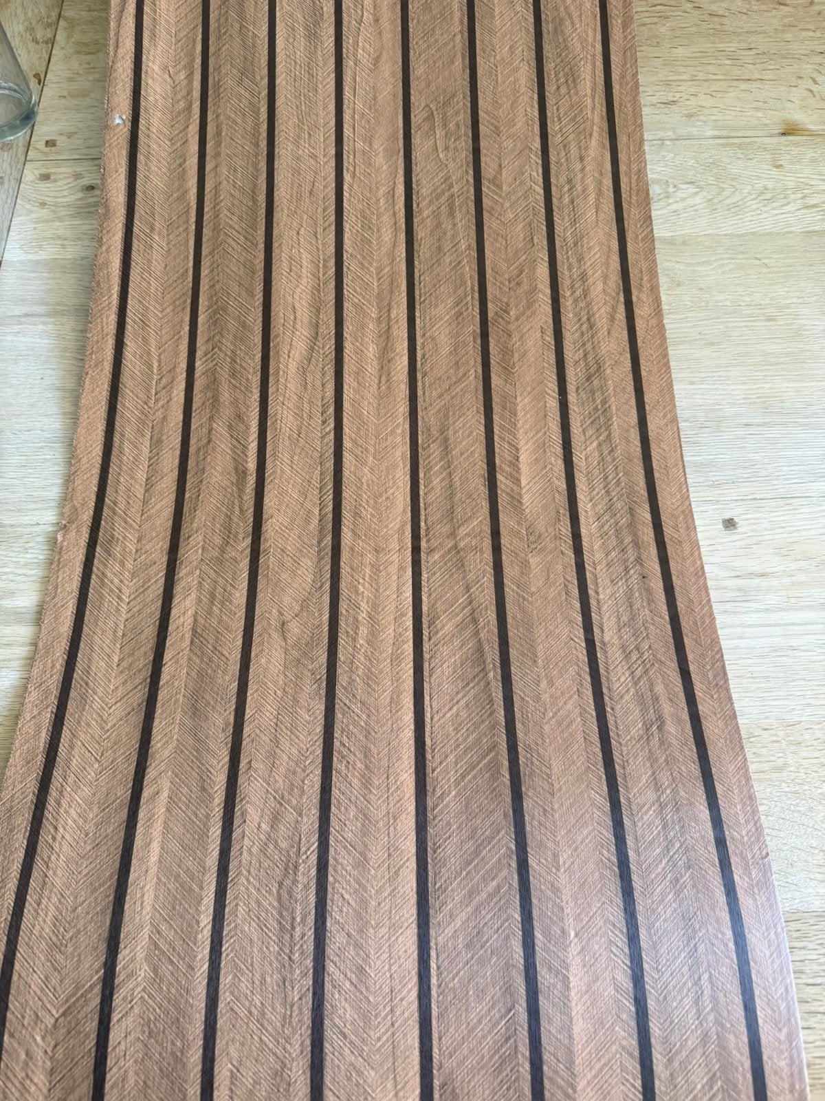 Te koop zelfklevend 40cm breed en 3 meter lang, Ophalen of Verzenden, Bruin, Zie foto