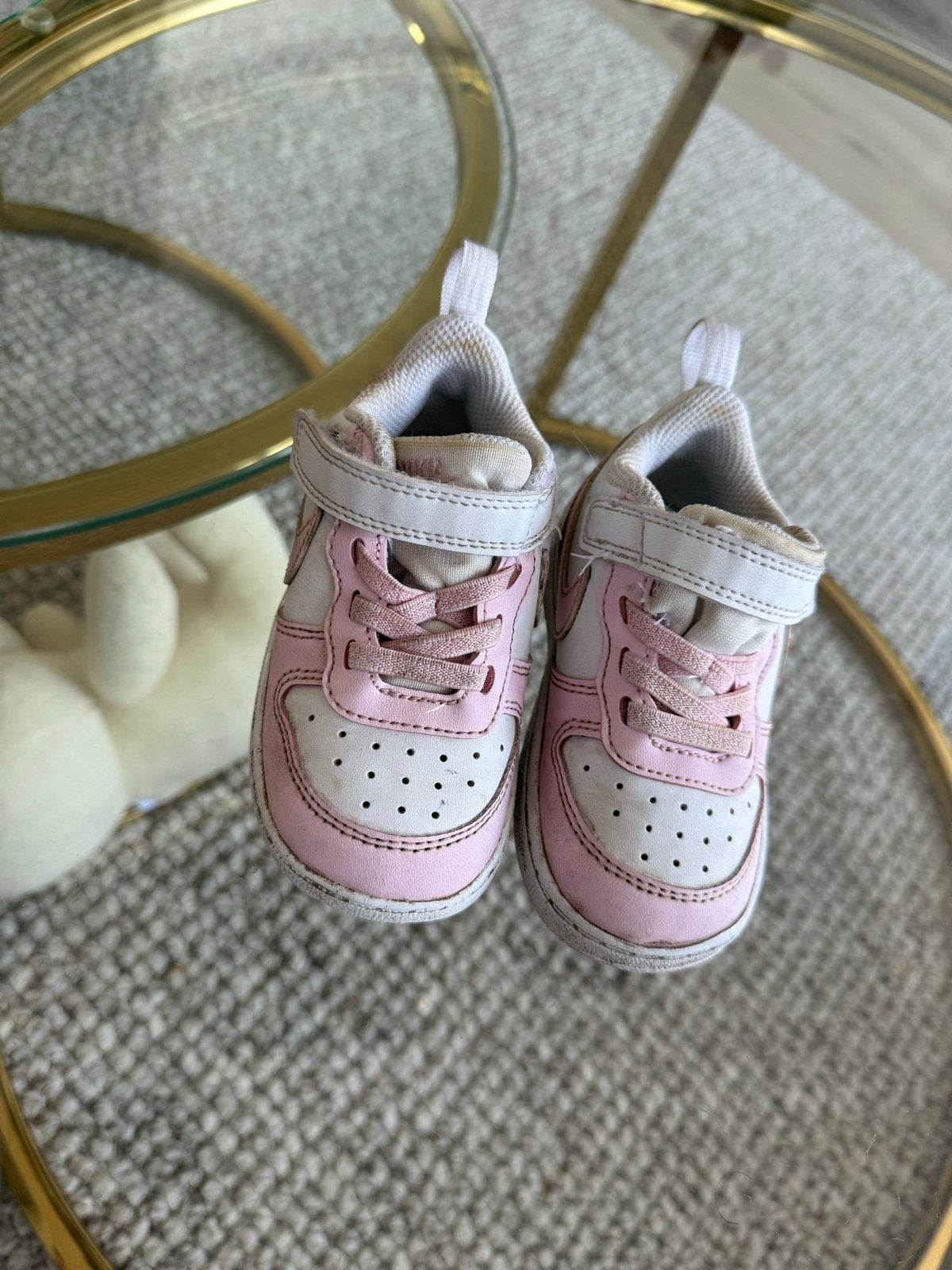 Leuke roze/witte Nike schoenen voor baby's, Kinderen en Baby's, Babykleding | Schoentjes en Sokjes, Ophalen of Verzenden, Zo goed als nieuw