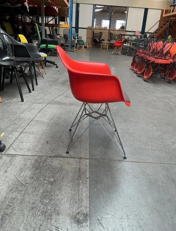 Vitra Eames DAR Design Stoel | Rood | Chroom | Grijs Kussen, Gebruikt, -, -, Kunststof