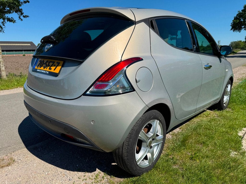 Lancia Ypsilon 0.9 TwinAir Silver AUTOMAAT met schuifdak, le, Auto's, Lancia, Euro 5, 86 pk, Beige, Ypsilon
