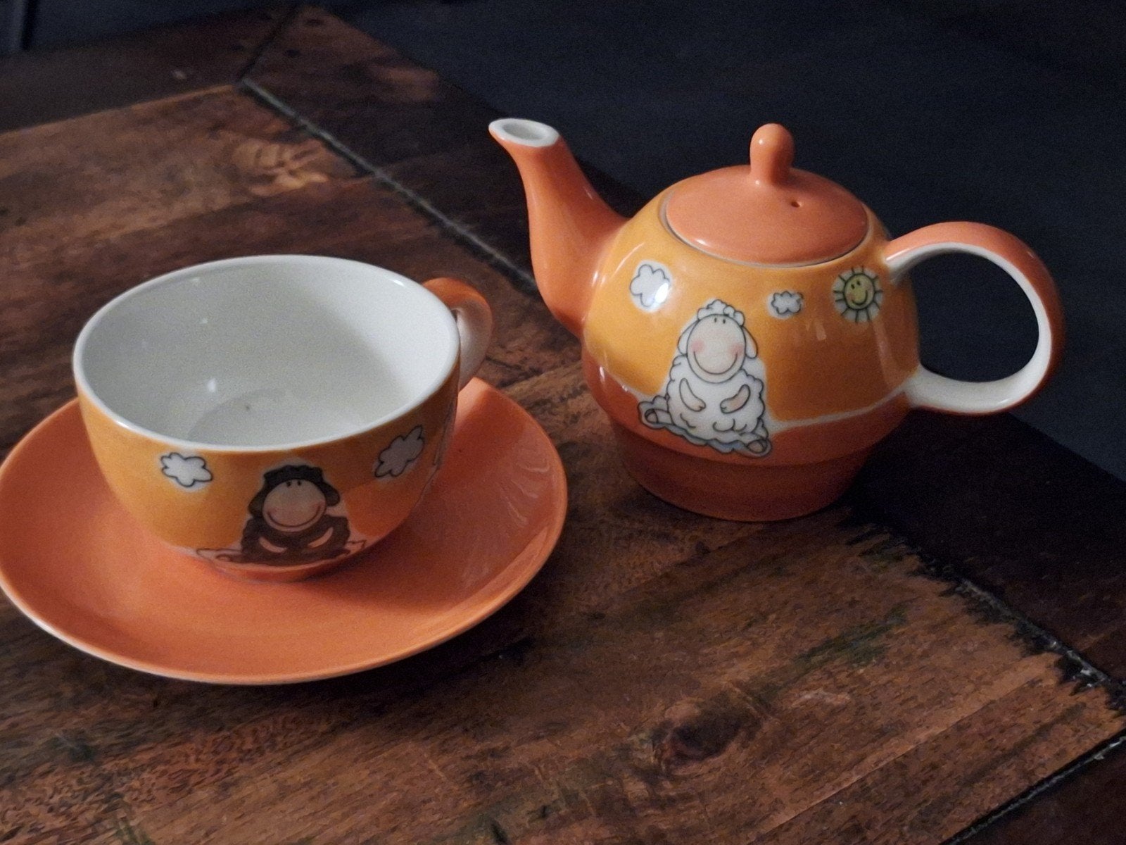 Puntgaaf theepot/theekopje met schaapjes, oranje, Keramiek, Ophalen of Verzenden, Zo goed als nieuw, Overige stijlen