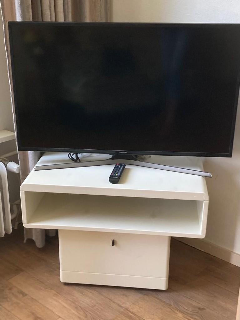 TV tafel wit, Ophalen, 50 tot 100 cm, Zo goed als nieuw, Minder dan 100 cm