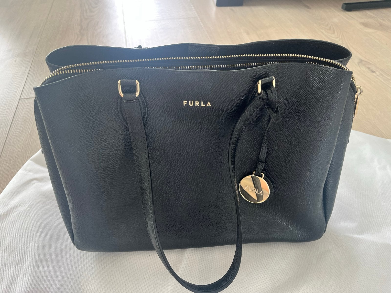 Furla Handtas Zwart - Elegant en Tijdloos, Ophalen, Zo goed als nieuw, Zwart, Handtas