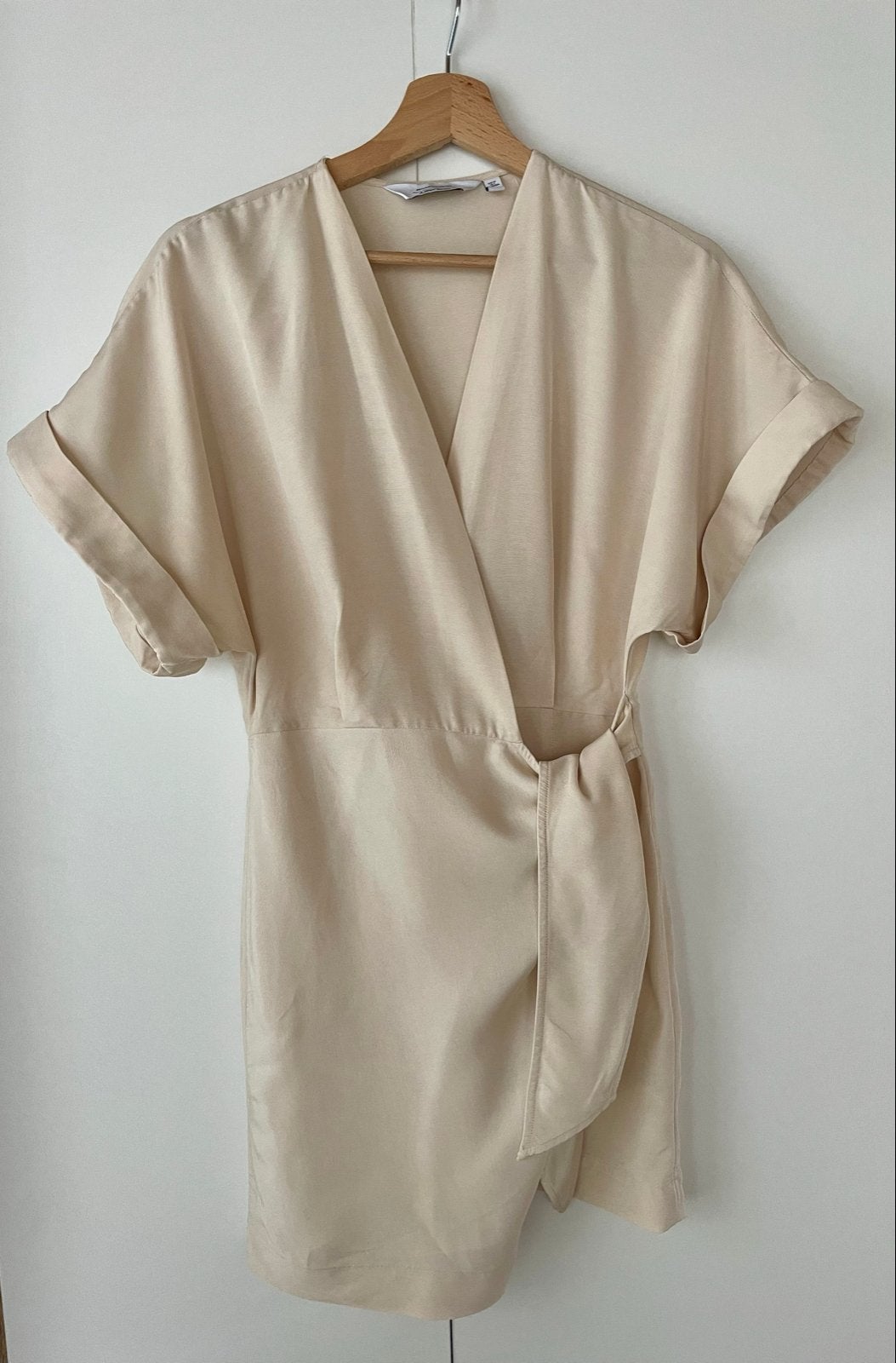 & Other Stories wikkeljurk maat 34, Beige, Ophalen of Verzenden, Zo goed als nieuw, Maat 34 (XS) of kleiner