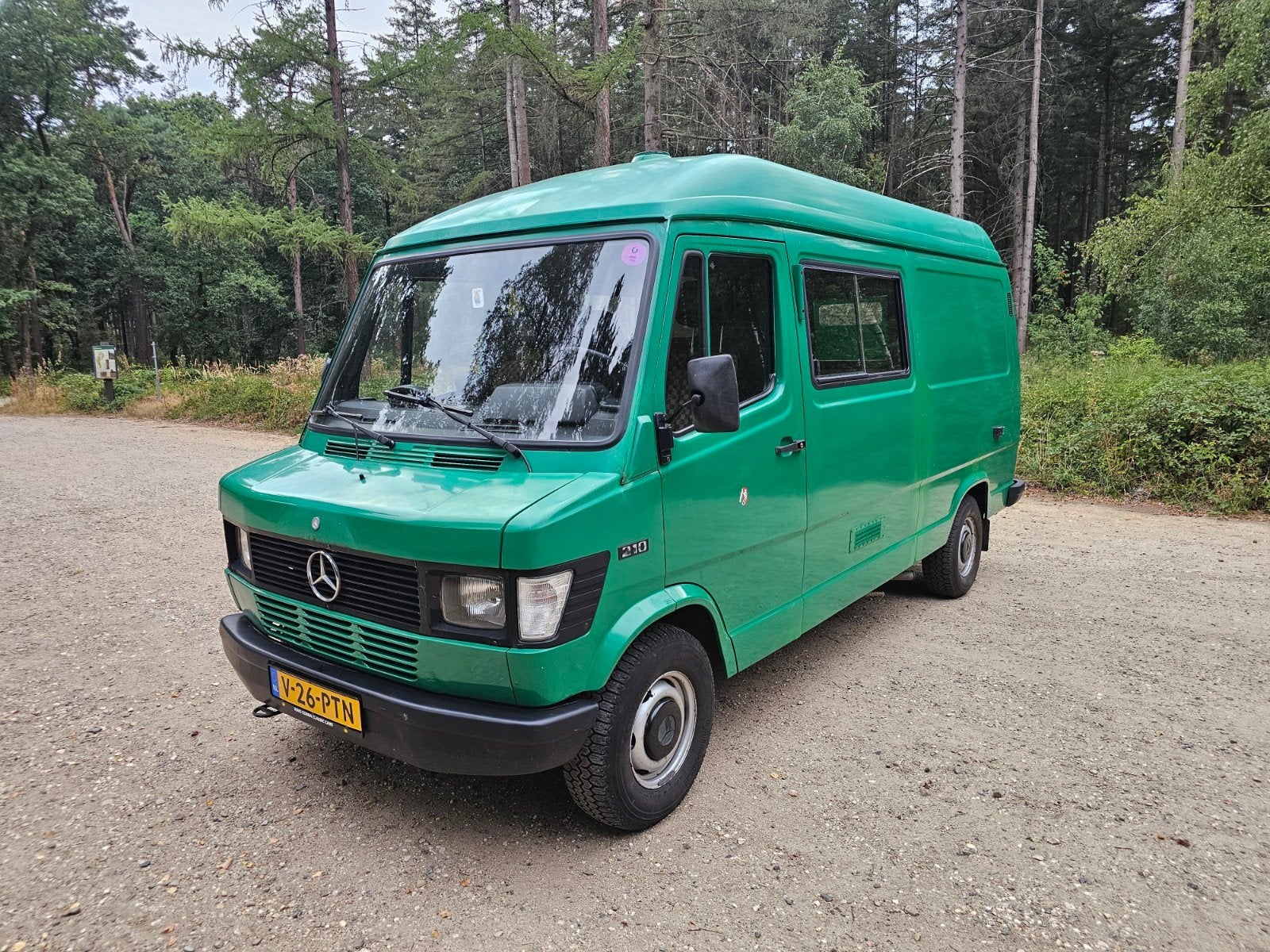Mercedes 210 benzine Belastingvrij 508 camper 310 308 t1 tn, Auto's, Achterwielaandrijving, Zwart, Leder en Stof, 2300 cc