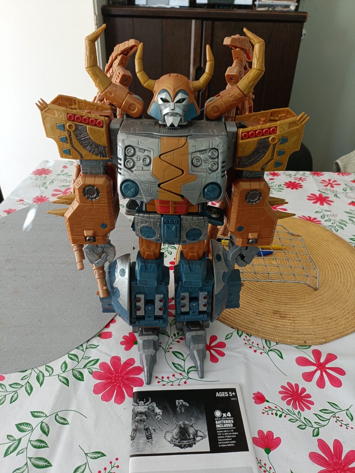 Transformers unicron Generations 25 Anniversary Edit
