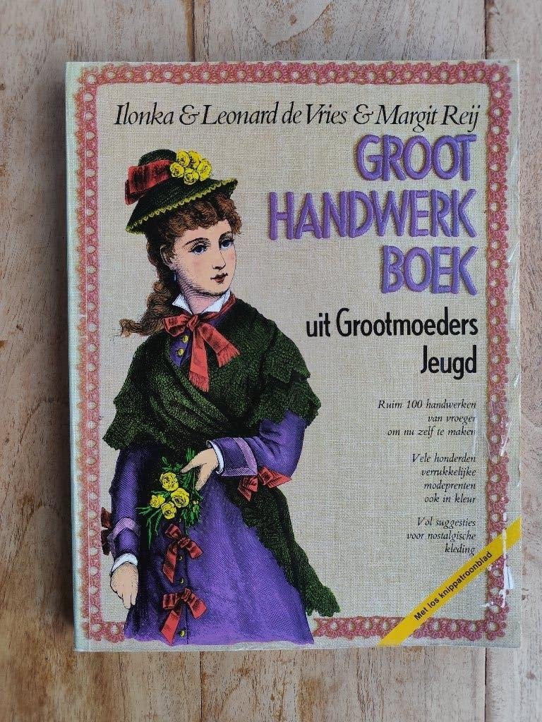 Groot Handwerk Boek uit Grootmoeders Jeugd, Gelezen, Ilonka & Leonard de Vries & Margit Reij, Ophalen of Verzenden, Borduren en Naaien