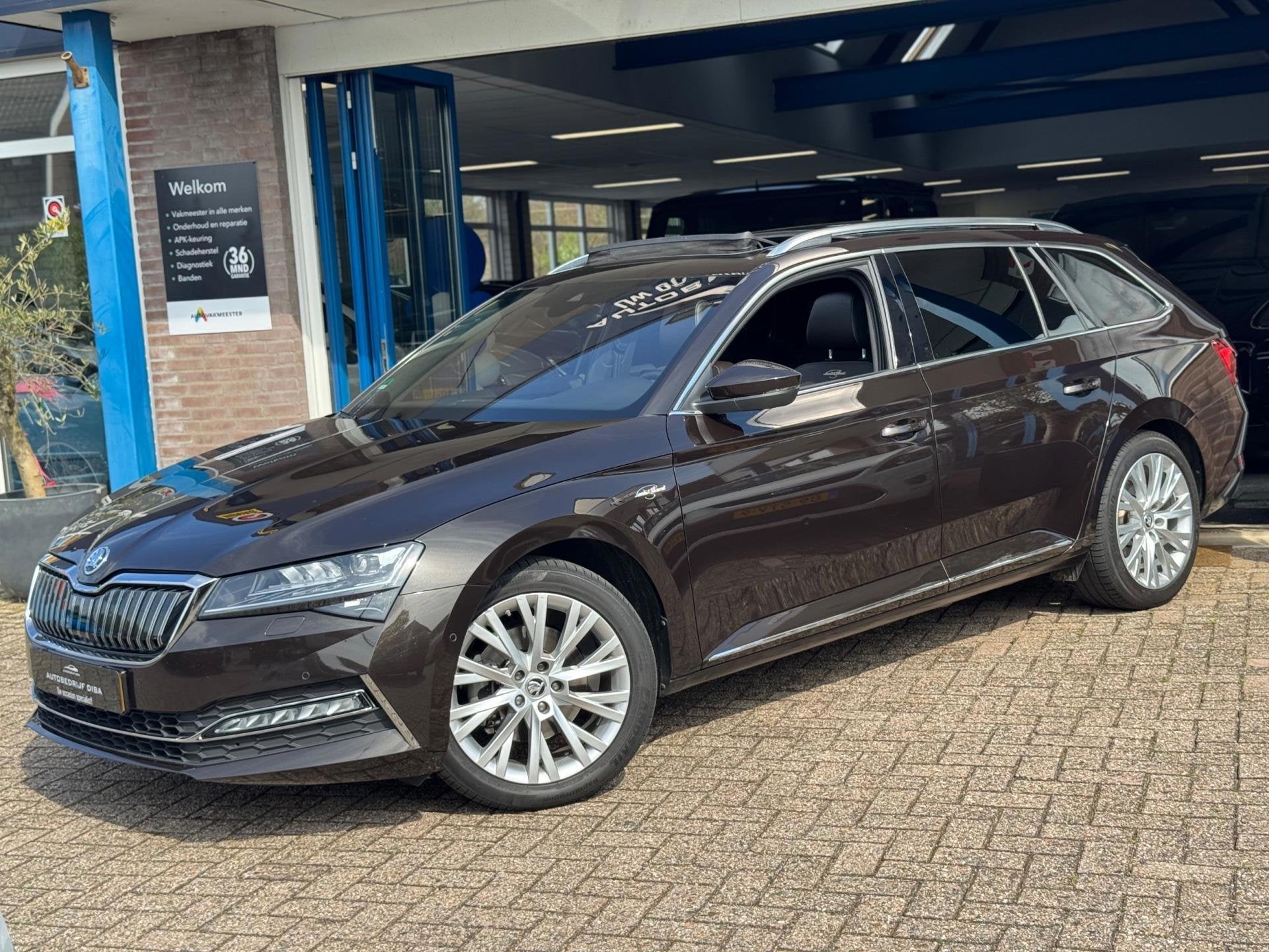 Skoda Superb Combi 1.4 TSI iV Sportline Business 2021 Full!, Auto's, Dealer onderhouden, Gebruikt, Euro 6, Bruin