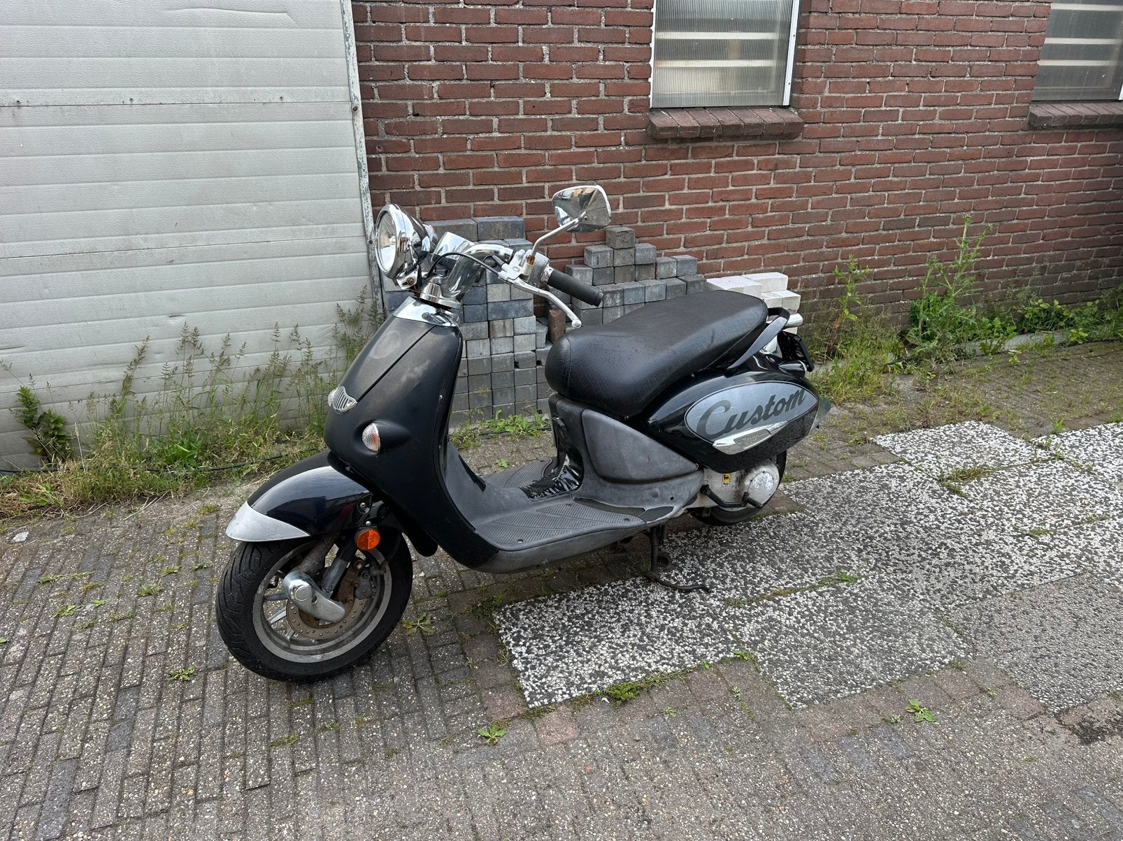 Aprilia custom, Fietsen en Brommers, Scooters | Aprilia, Ophalen of Verzenden, Zo goed als nieuw, Benzine, SR 50