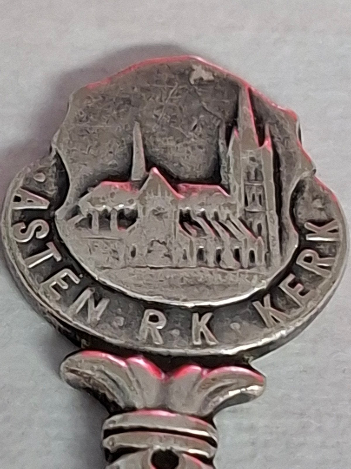 Verzilverde theelepel Asten R.K. Kerk met posthoorn merkje, Verzenden