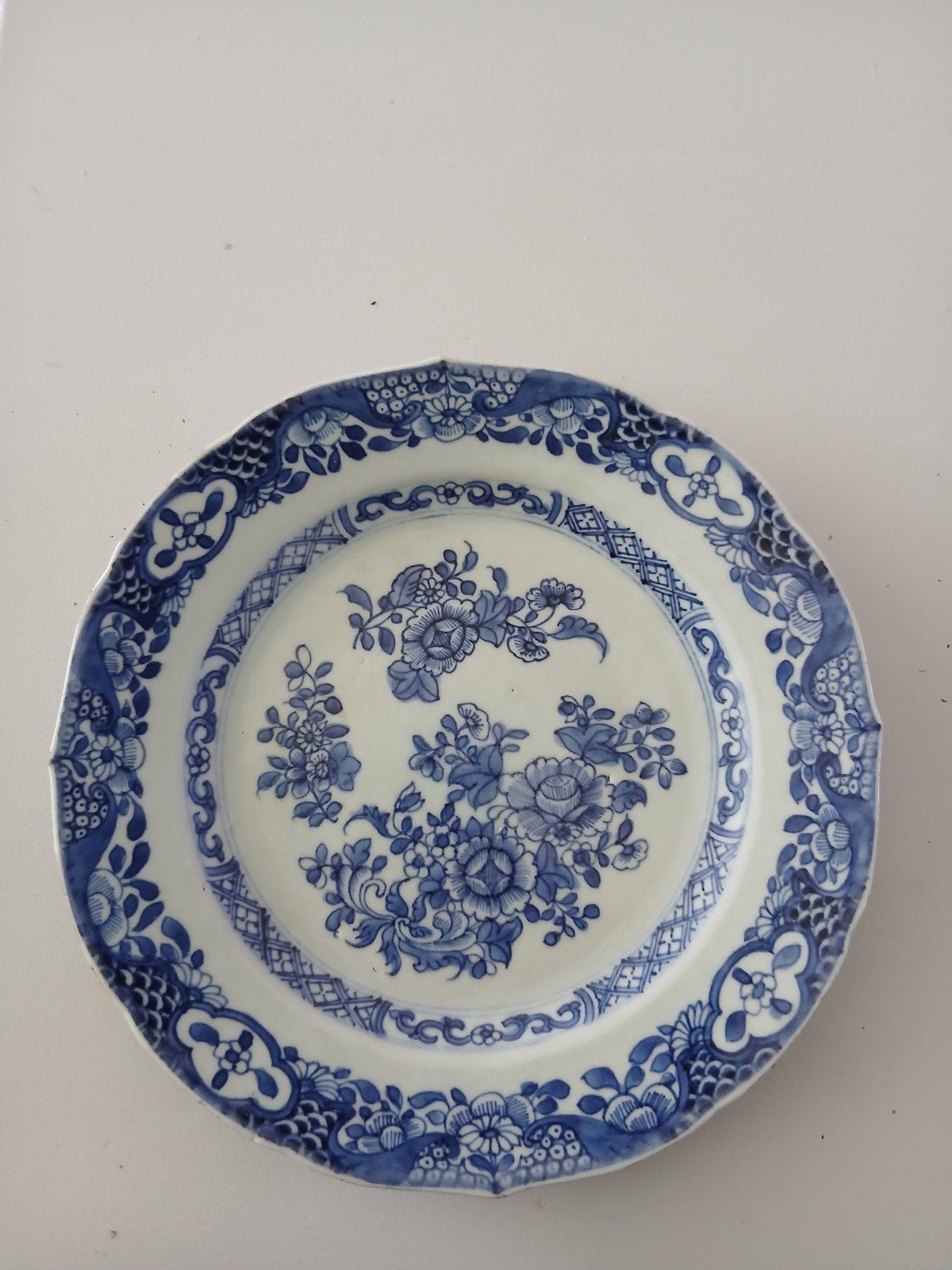 Chinees bord met bloemen Qianlong, Ophalen of Verzenden