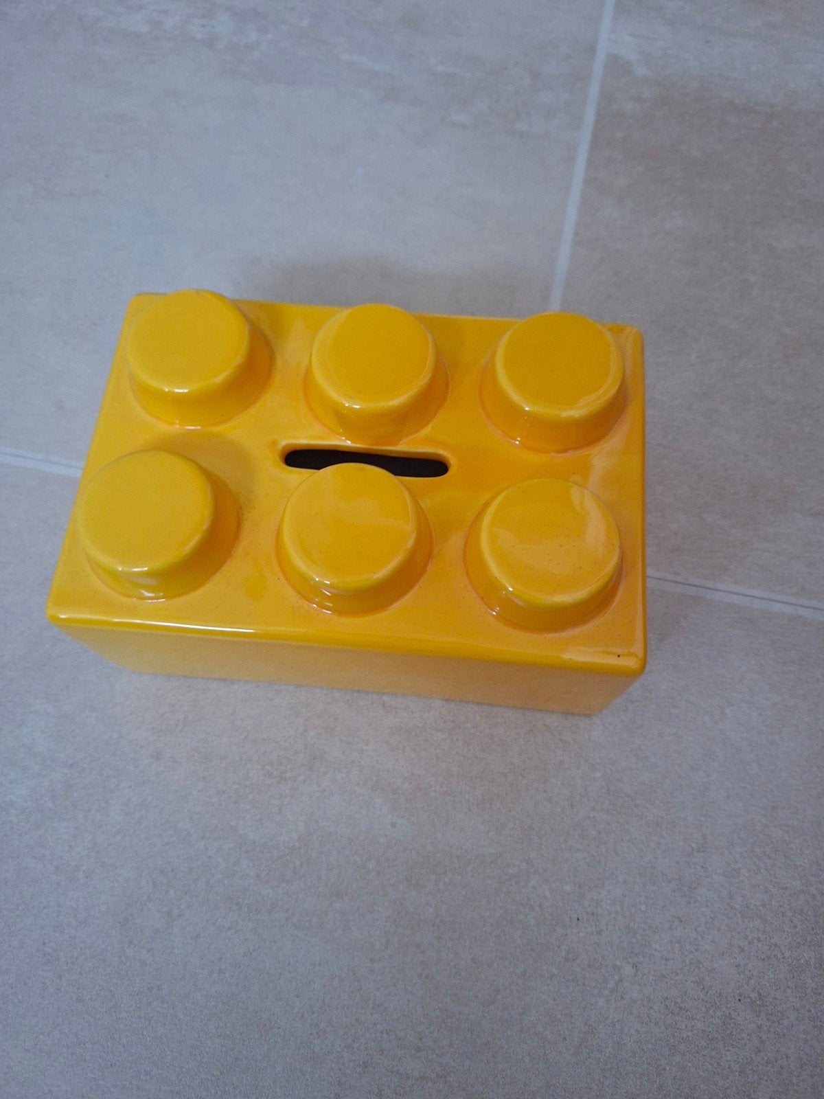 Gele Lego spaarpot - Zo goed als nieuw, Ophalen, Zo goed als nieuw, Steen, Aardewerk of Keramiek, Overige thema's