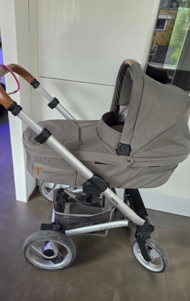 Mutsy kinderwagen met reiswieg en zitje, Gebruikt, Ophalen of Verzenden, Combiwagen, Mutsy