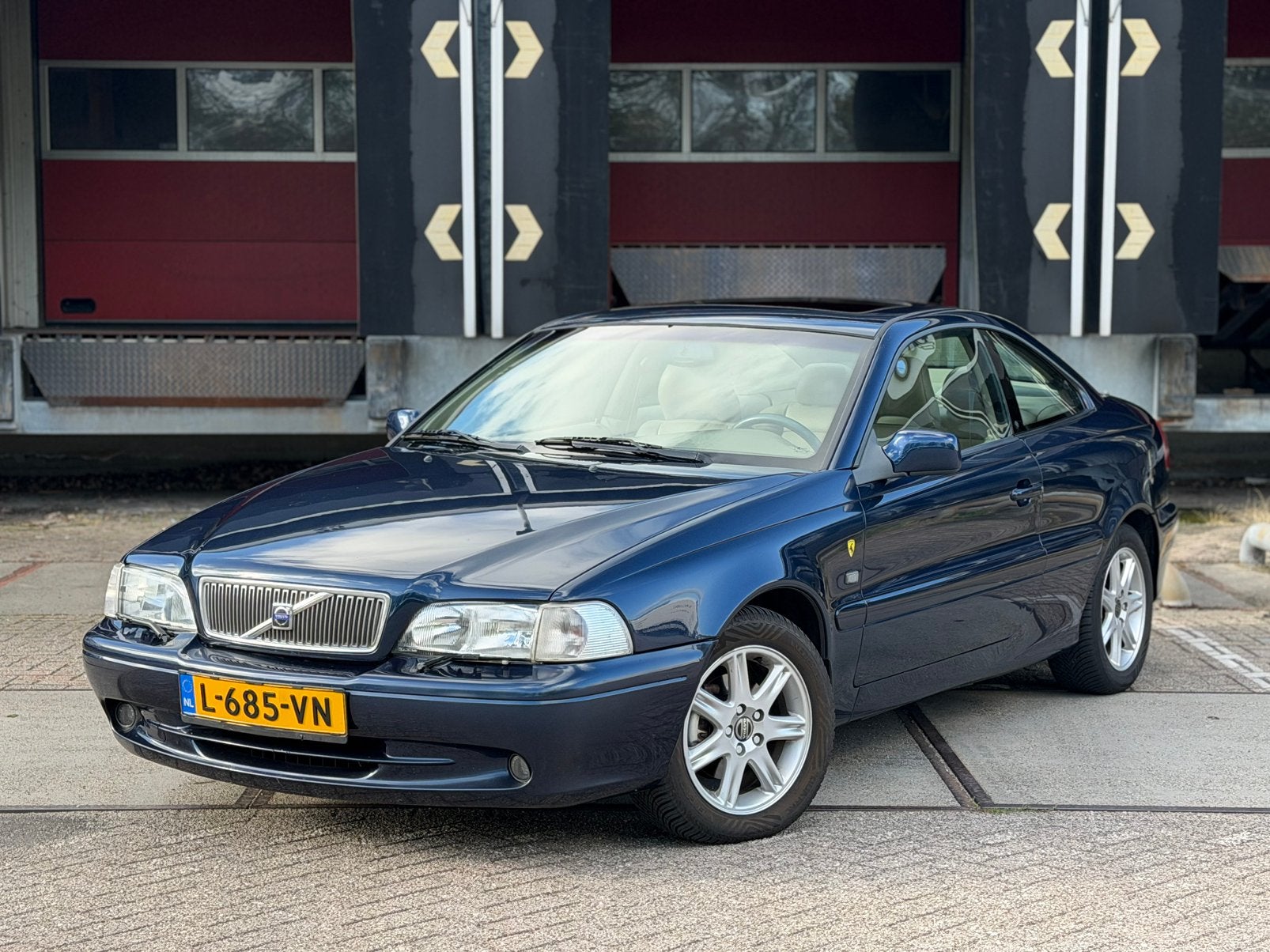 Volvo C70 Coupe 2.4T Luxury | Handbak | Airco | Trekhaak |, Voorwielaandrijving, C70, Beige, 1600 kg