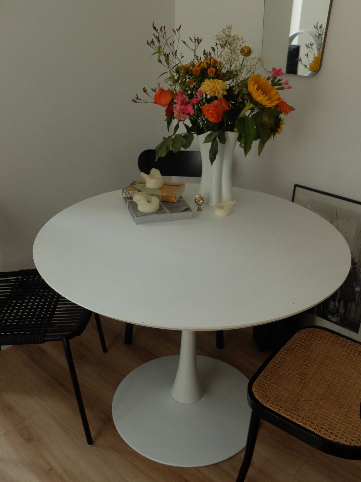 Ronde witte eettafel Ø100 cm – Tulip model – beschadigd blad, Ophalen, Overige materialen, Gebruikt, 100 tot 150 cm