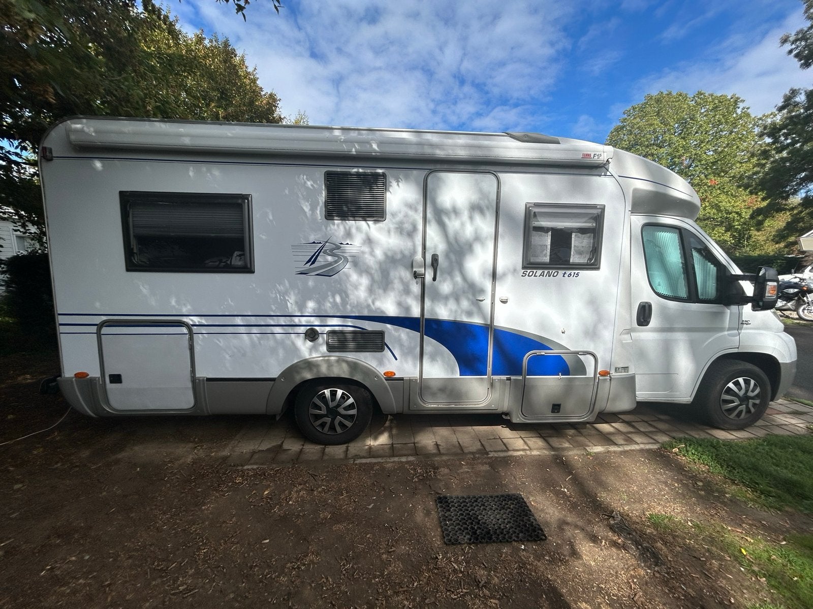 Camper:Burstner Solano T 615 - Compacte en complete camper, Caravans en Kamperen, Standaard zit, Fiat, 6 tot 7 meter, Tot en met 3