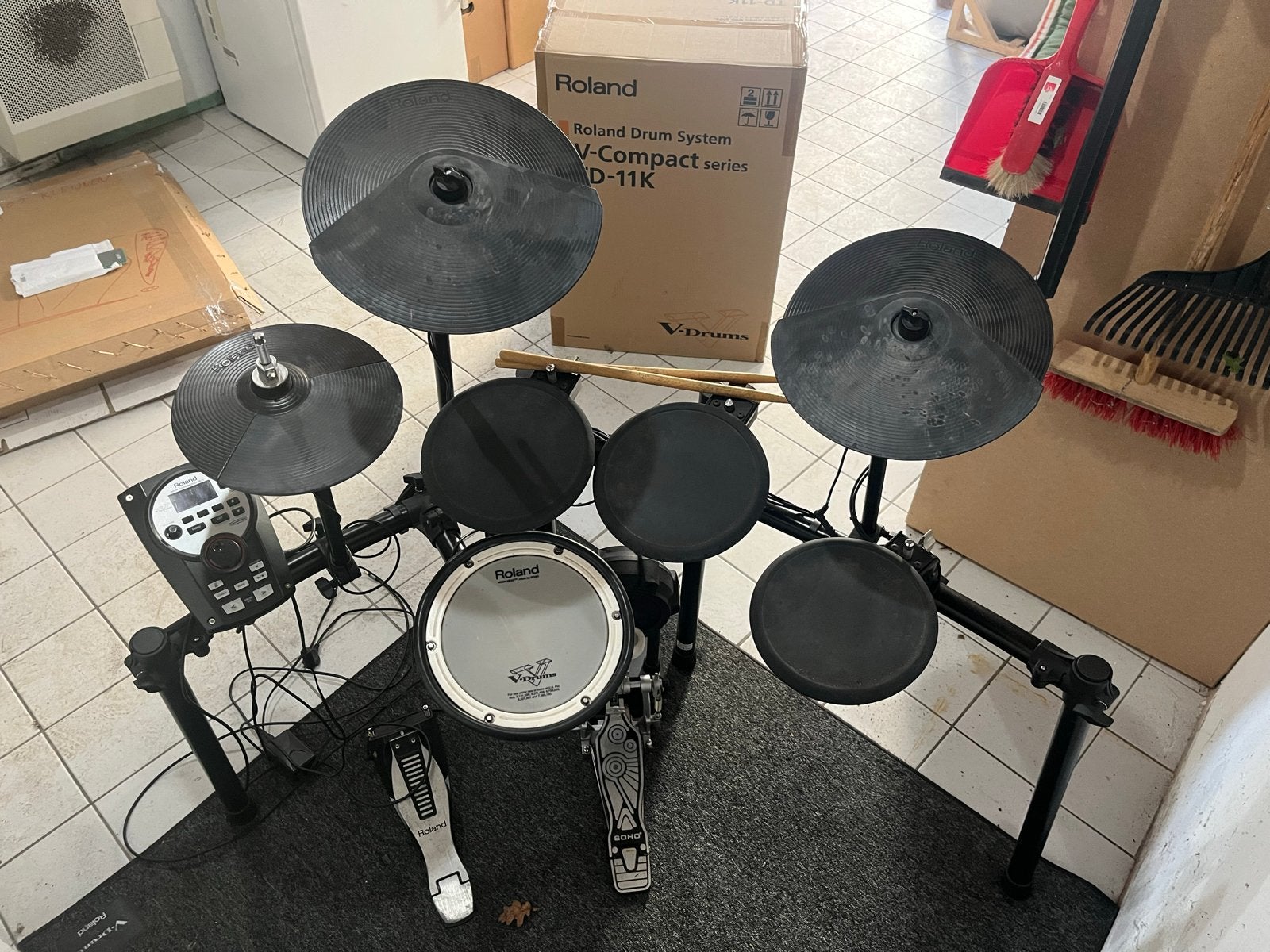 Foto 5 van Roland TD-11K V-Drums Compact + kruk & mat