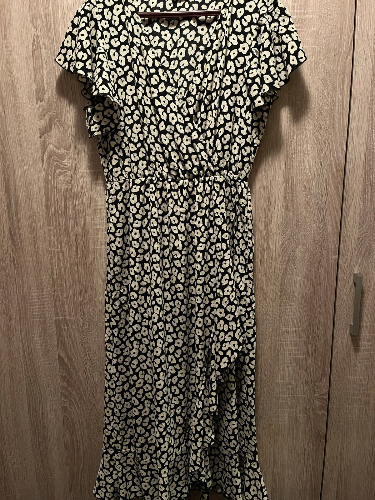 JDY Zwart-witte jurk met dierenprint, maat 36 (S), Kleding | Dames, Jurken, Zo goed als nieuw, Maat 36 (S), Zwart, Onder de knie