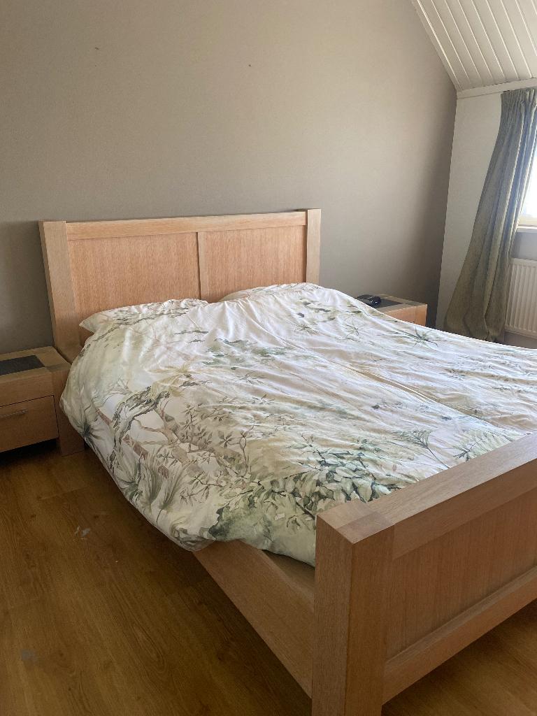 Houten bed met nachtkastjes, Huis en Inrichting, Slaapkamer | Bedden, Ophalen, Bruin, Tweepersoons, Landelijk