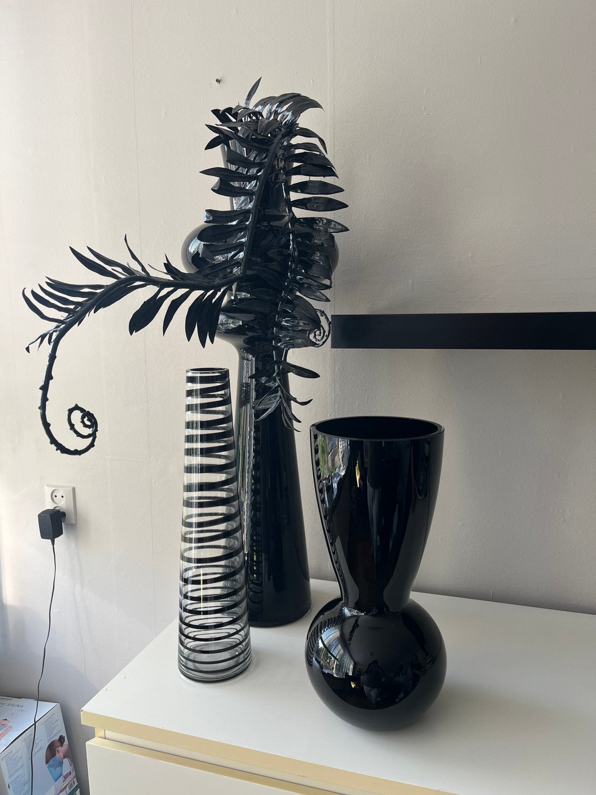 Set van 3 zwarte glazen vazen – inclusief decoratie, Ophalen